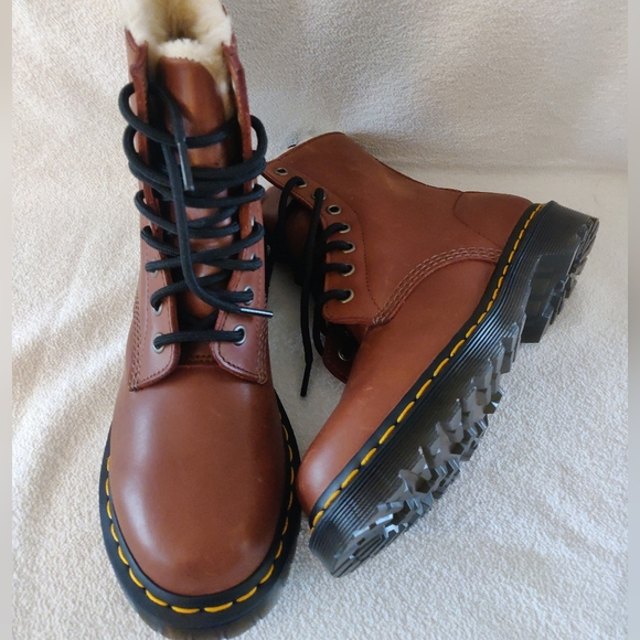 Dr. Martens 1460 8-Eye Serena Boot - Saddle Tan. Size 6 - Picture 7 of 15